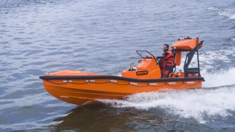 Palfinger FRSQ 630 fast rescue boat offers optimal working conditions in rough sea conditions