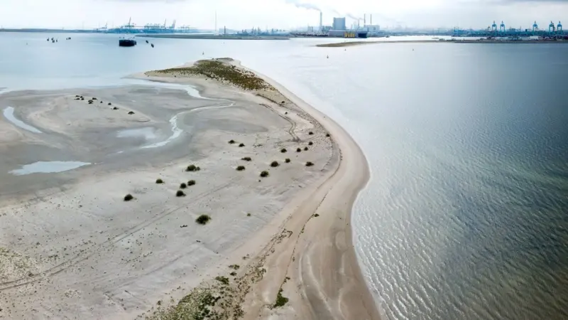 00_52138_MJOCT17Dredging-Rotterdam