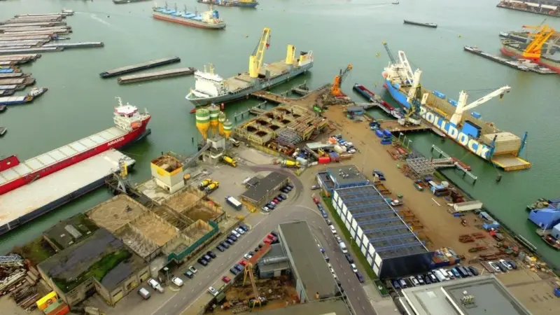 Located in Rotterdam, ROG has lay-by facilities for vessels up to 300m