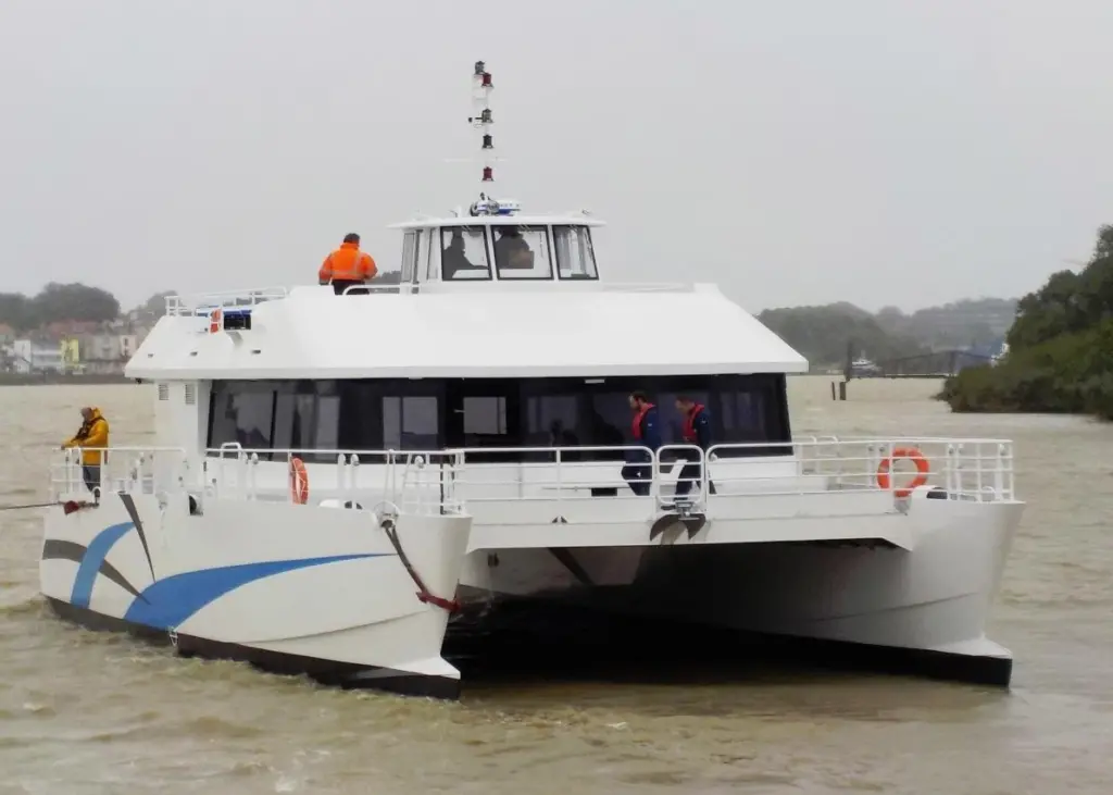The design features spray deflecting chines and angular bulbous bows to increase the waterline length