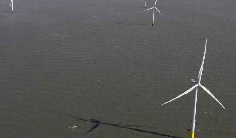 8MW turbine at Burbo Bank Extension dwarfs 3.6MW units (Photo: DONG Energy)