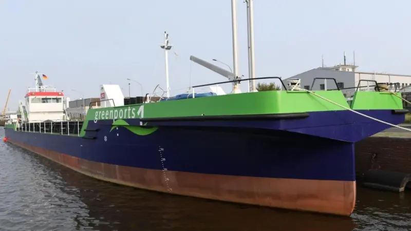 Troubled greenports 1 waiting to enter service in Bremerhaven