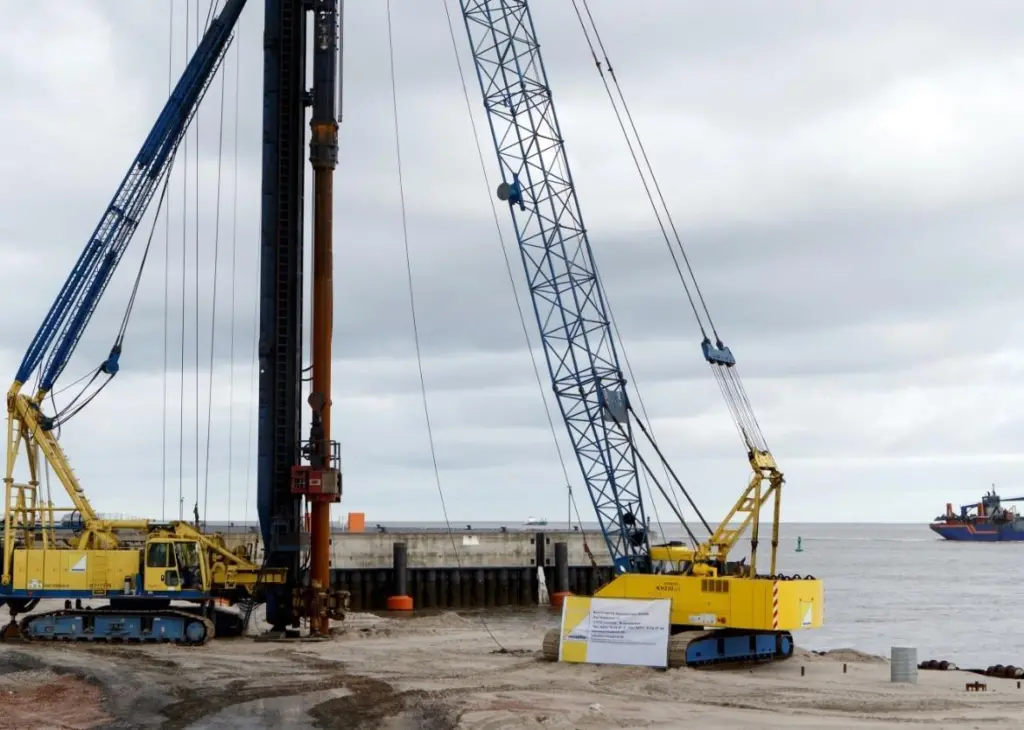 On target for completion next May is Cuxhaven’s new deepwater Berth 4