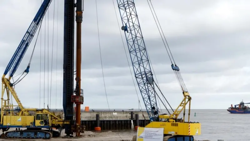 On target for completion next May is Cuxhaven’s new deepwater Berth 4
