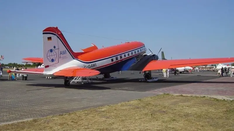 Since November 2007, the aircraft has travelled to Antarctica six times and to the Arctic annually, where it has contributed to 34 atmospheric science research and geophysical charting projects