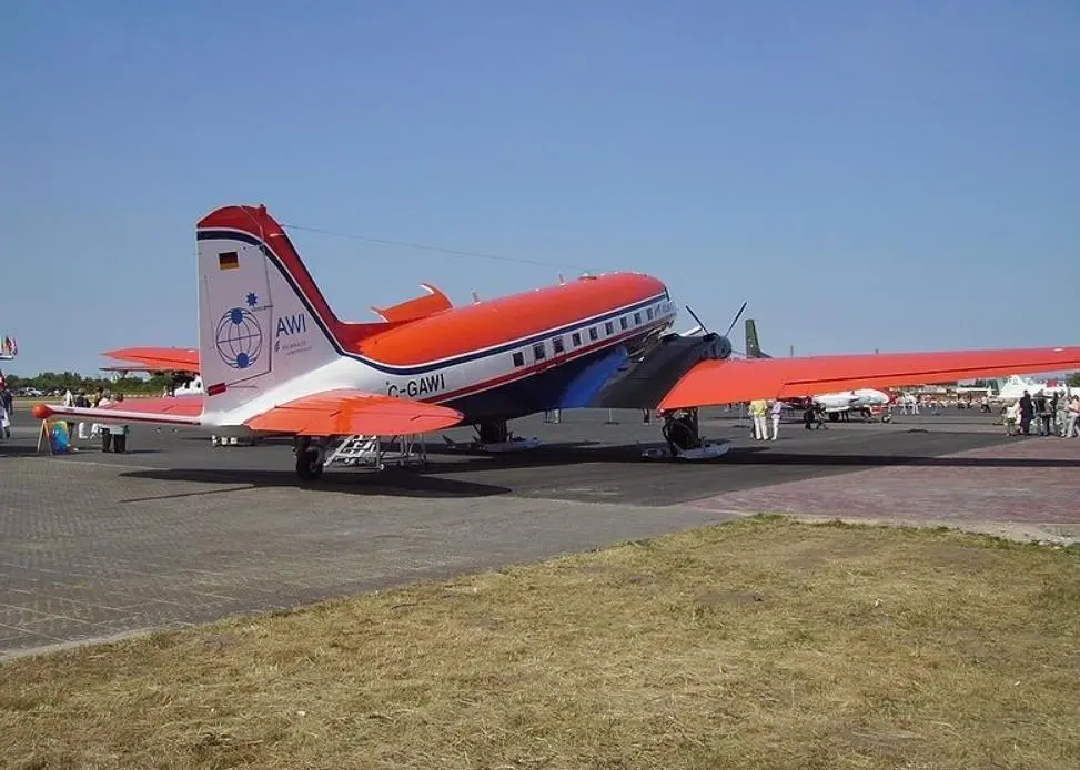 Since November 2007, the aircraft has travelled to Antarctica six times and to the Arctic annually, where it has contributed to 34 atmospheric science research and geophysical charting projects