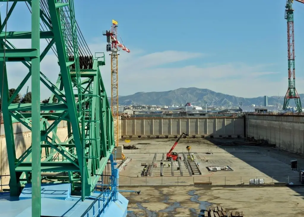 Works to restore dock no.10 started in mid -2013 and included the construction of a new floating reinforced concrete gate