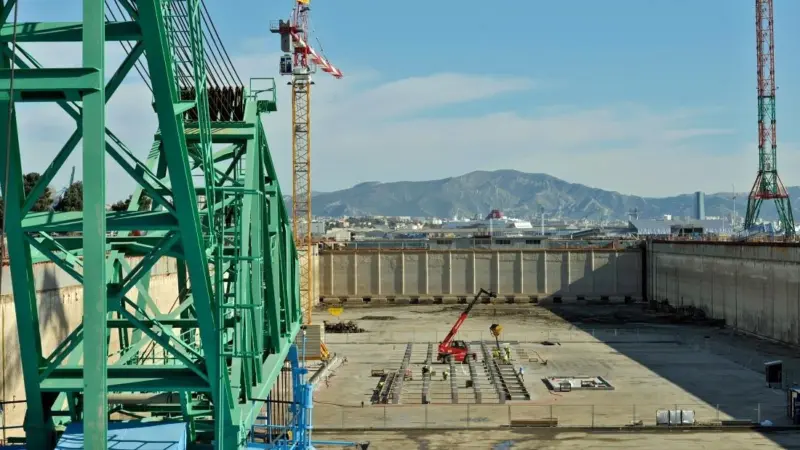 Works to restore dock no.10 started in mid -2013 and included the construction of a new floating reinforced concrete gate