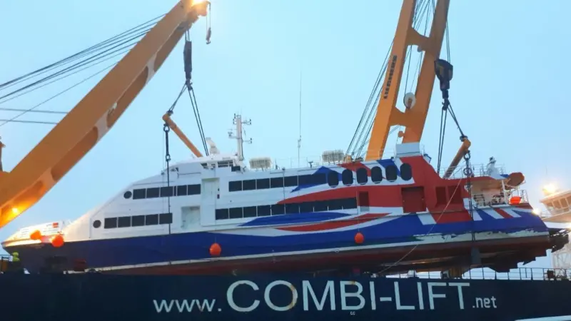 'Halunder Jet' gets a lift to Canada (Photo FRS-Helgoline)
