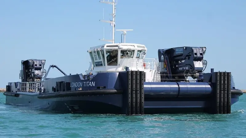 Mooring maintenance vessel 'London Titan' was built by Manor Marine for the PLA in 2015