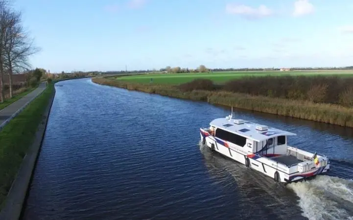 Hydroville will transport CMB employees between Kruibeke and Antwerp during the rush hour, to avoid the traffic jams