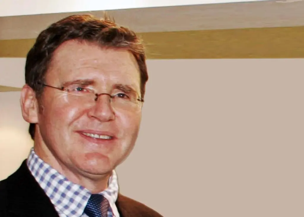 Paul Gullett, Wave International