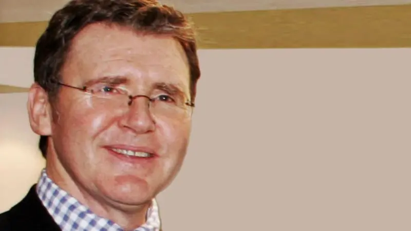 Paul Gullett, Wave International