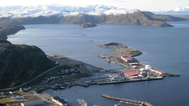 Currently Polarbase has a number of quays that allow for the loading and discharge of offshore supply vessels and cargo ships