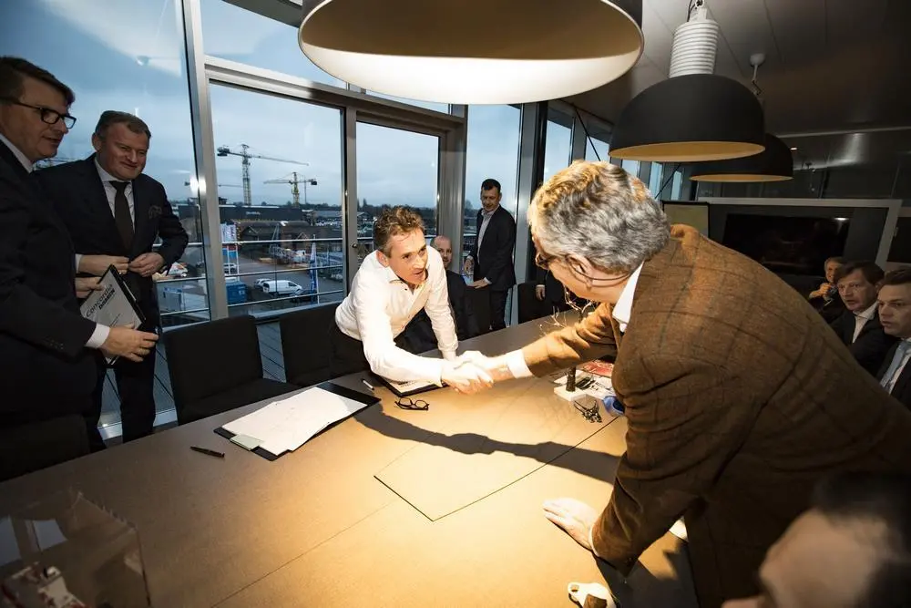 00_52491_Concordia-Damen-contract-signing-2_lowres