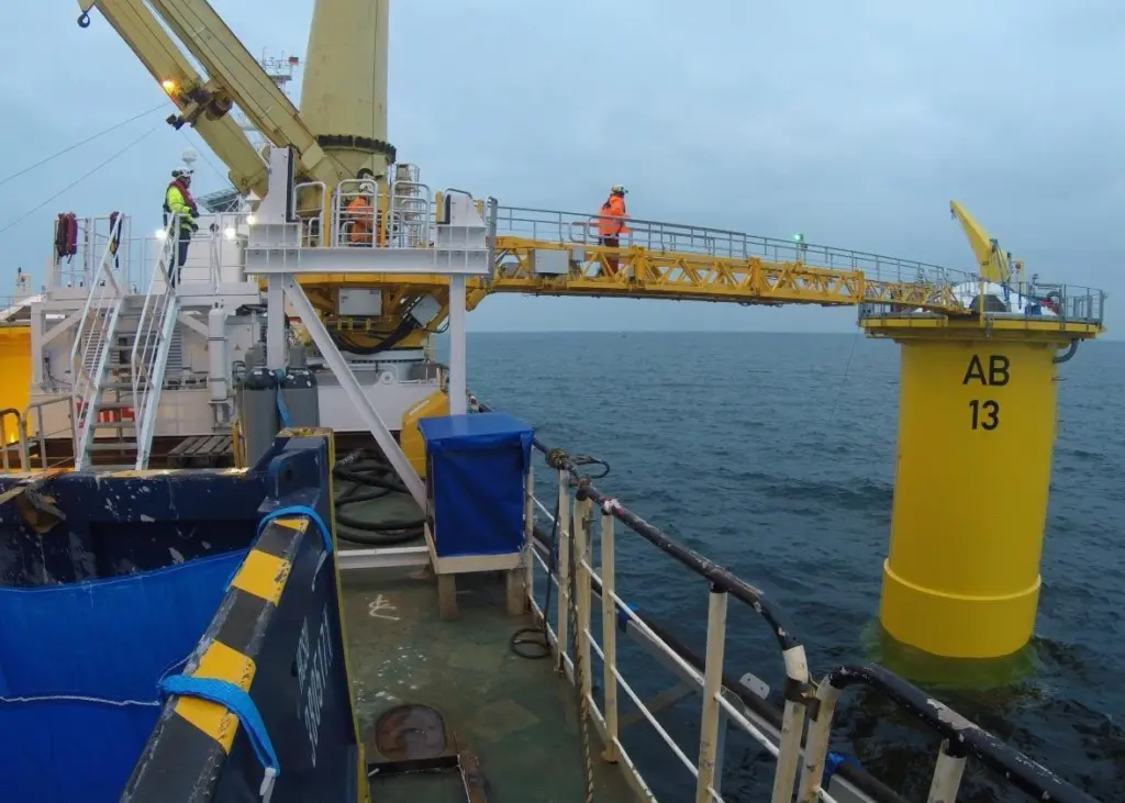 ‘Jumbo Fairplayer’ with SMST gangway in action