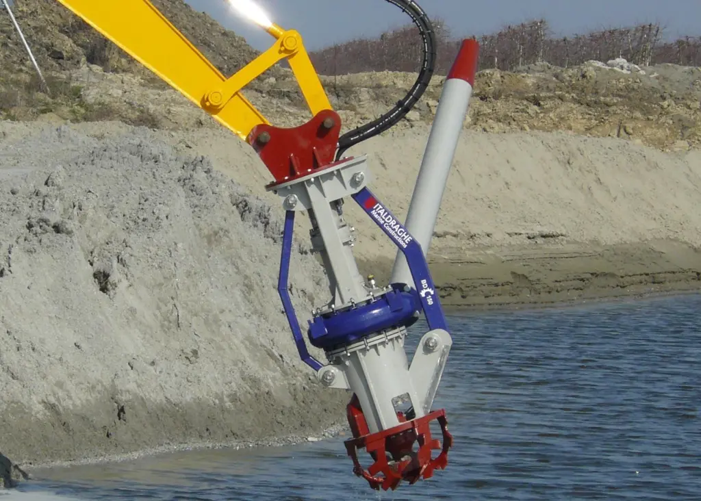 00_52540_MJJAN18Dredging-Goodchild