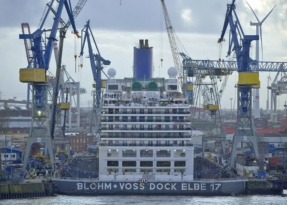 'Arcadia' in the Blohm + Voss dry dock