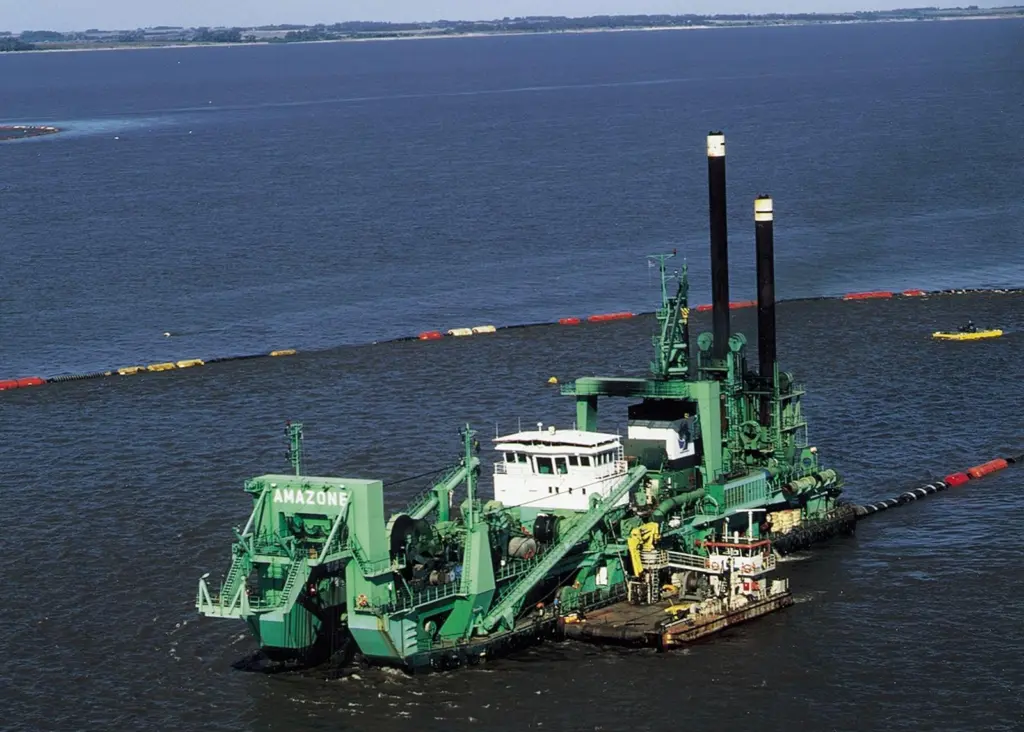 00_52544_MJJAN18Dredging-Boskalis
