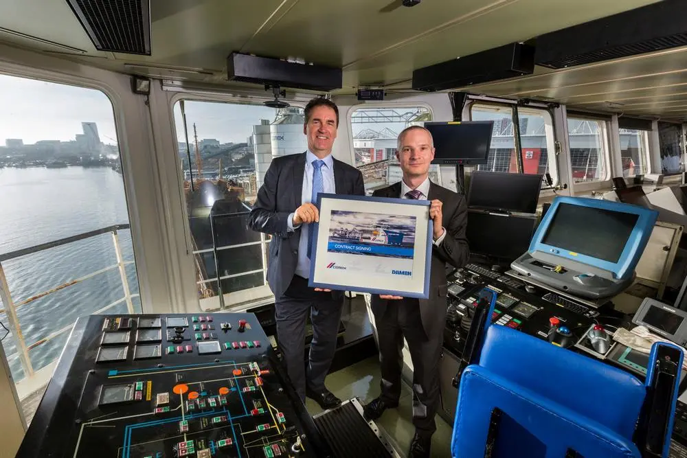 00_52566_Cemex-and-Damen-contract-signing-2_lowres