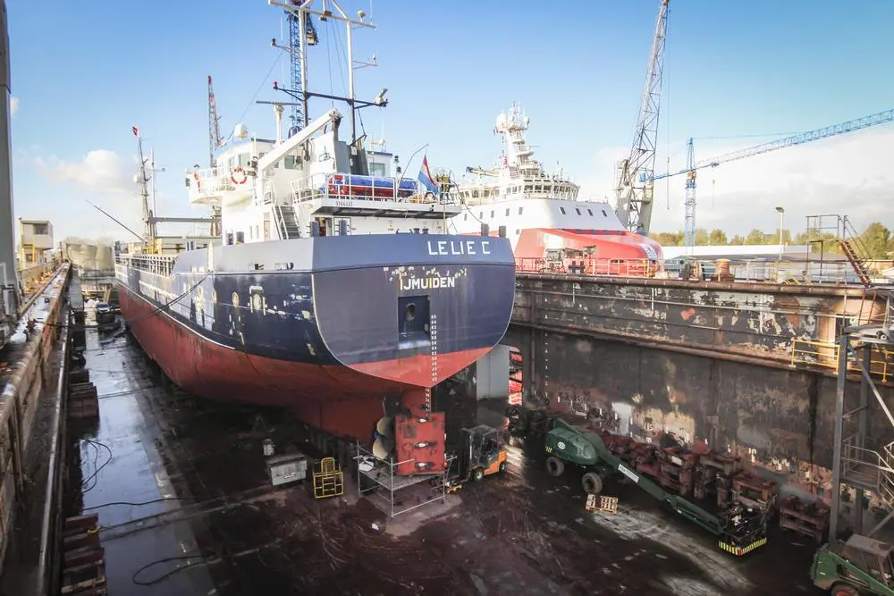 00_52568_Cement-Carrier-Lelie-C-at-Damen-Shiprepair-Oranjewerf-2_lowres