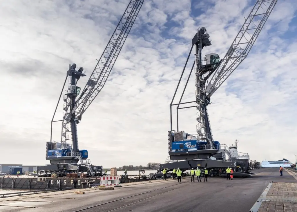 Liebherr mobile harbour cranes type LHM 420