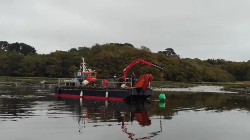 Five buoys have each been fitted with flashing lights and lights have also been fitted to fixed beacons on the river channel