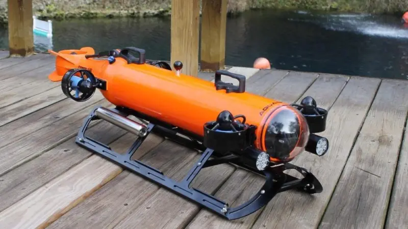 Aquabotix’s hybrid vehicle the Integra AUV/ROV on the dock