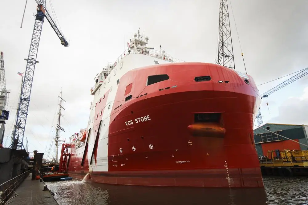00_52610_VOS-Stone-at-Damen-Shiprepair-Oranjewerf-3-lowres