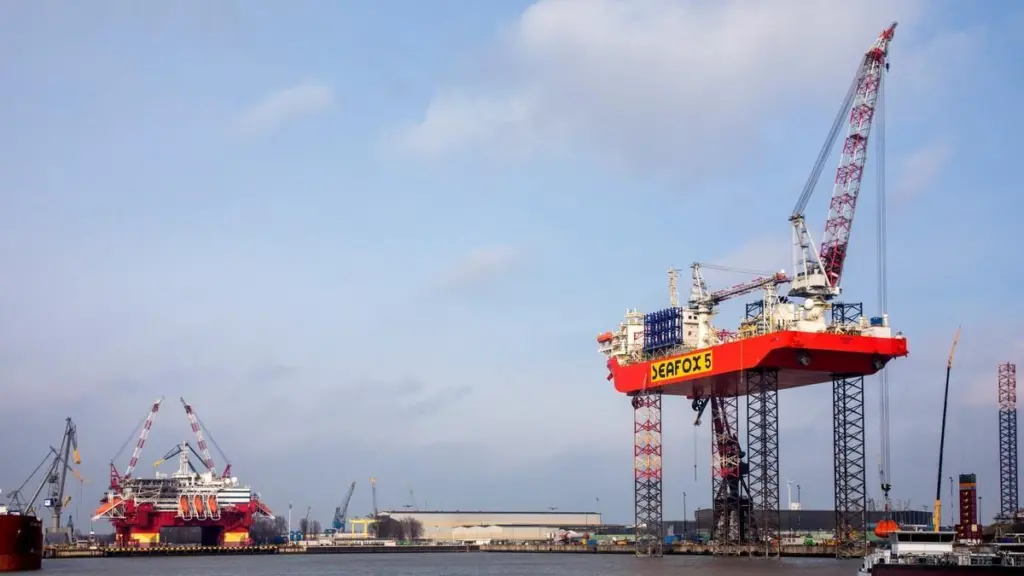00_52759_Seafox-5-at-Damen-Verolme-Rotterdam-3