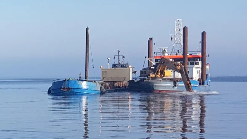 Approach channel work off Ueckermunde's Industriehafen
