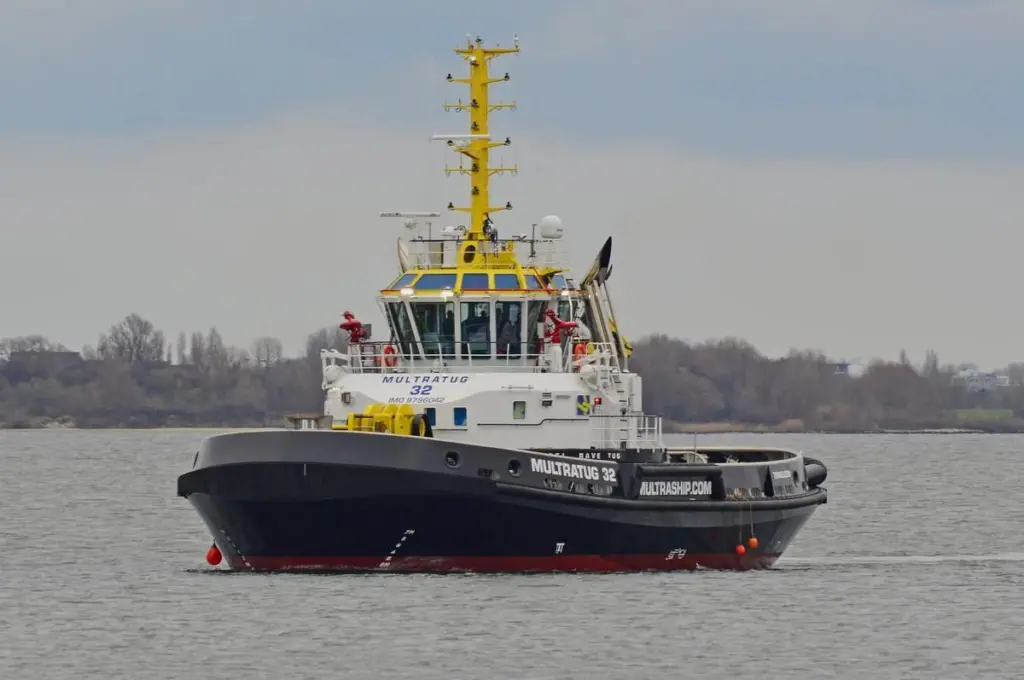 The Carrousel RAVE tug's winch is mounted on a ring around the wheelhouse (Damen)