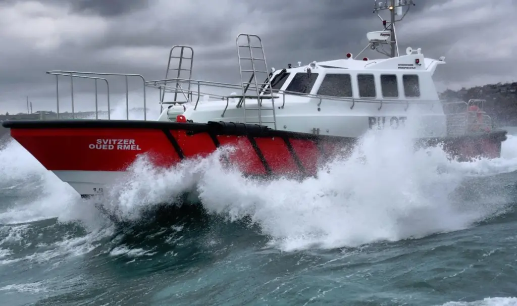 The pilot vessel is very heavily fendered with 150x150mm D section rubber main gunwale fendering