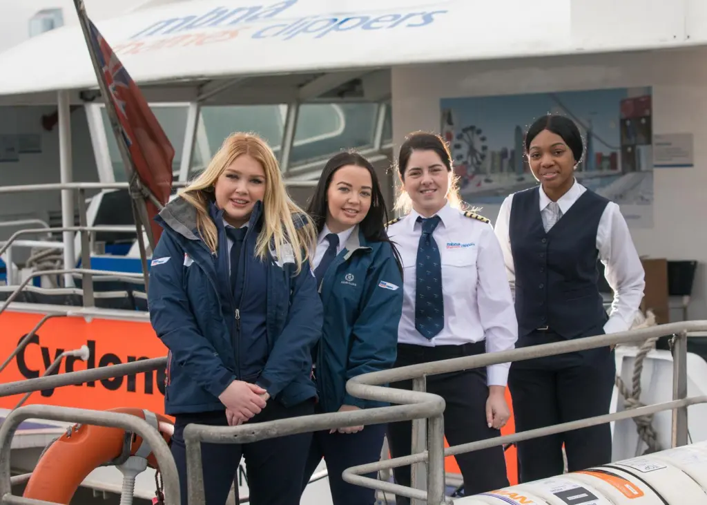 Ms McGlinchey was joined by mate Ellie Wooldridge and relief mate, Emma Lewis on the RB1 route from Woolwich to Battersea Power Station