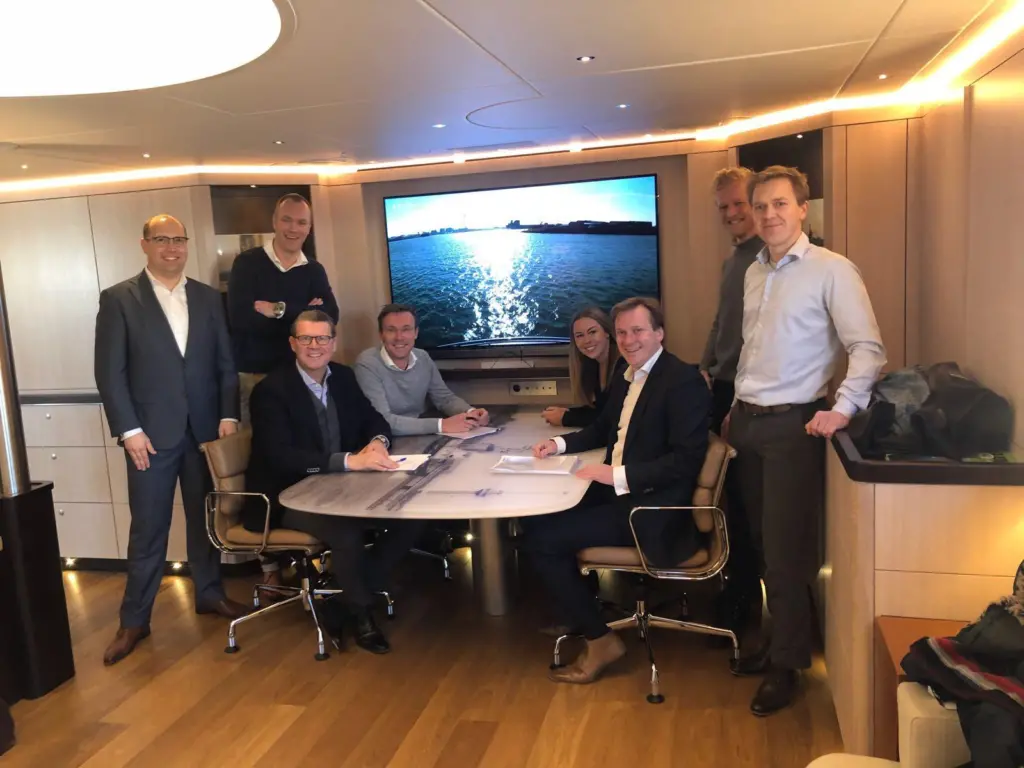 The JV was signed aboard the training Rotortug 'RT Borkum' (Kotug)