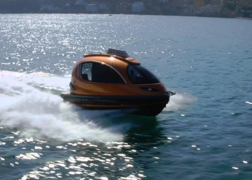 The Jet Capsule comes in two sizes, one 7.35 metres long and its smaller sister the Super Jet which is 6.20 metres long