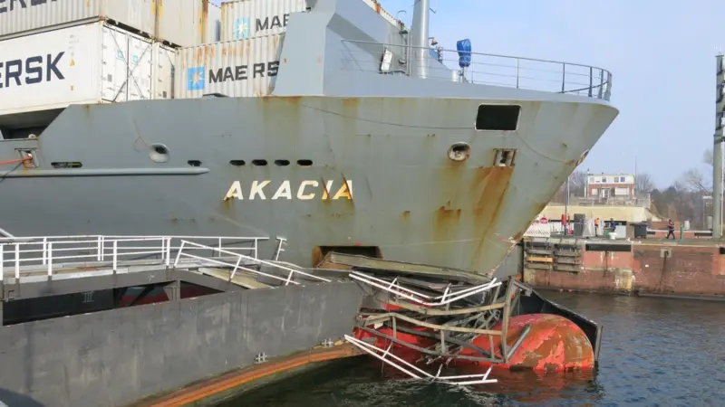 Akacia has a close encounter with canal lock gate