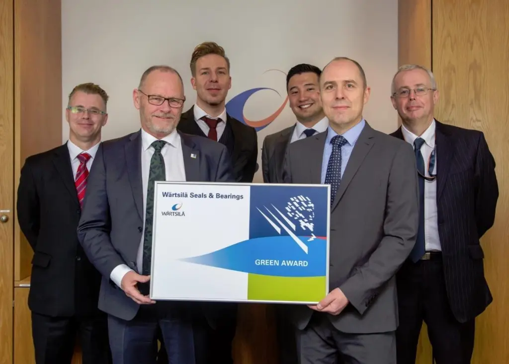Wärtsilä employees celebrate the partnership