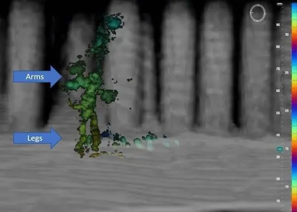 In NAVIGATION mode the diver effortlessly navigated around seabed debris and towards a vertical piles structure