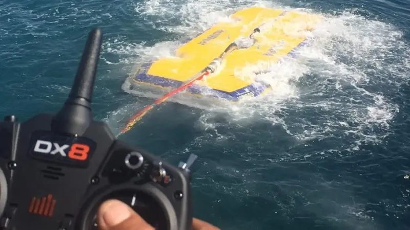 HullWiper uses adjustable seawater jets under variable pressure