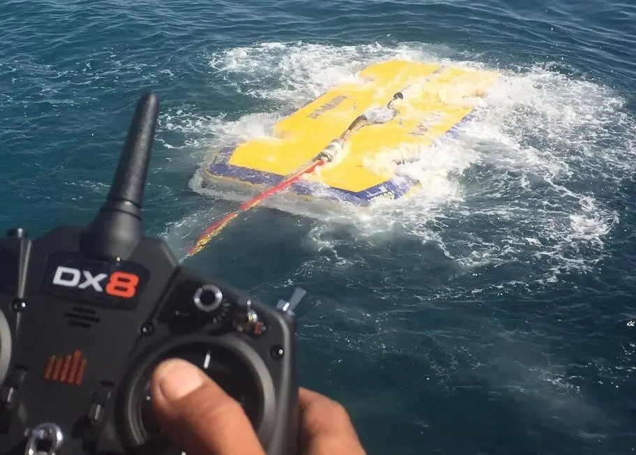 HullWiper uses adjustable seawater jets under variable pressure