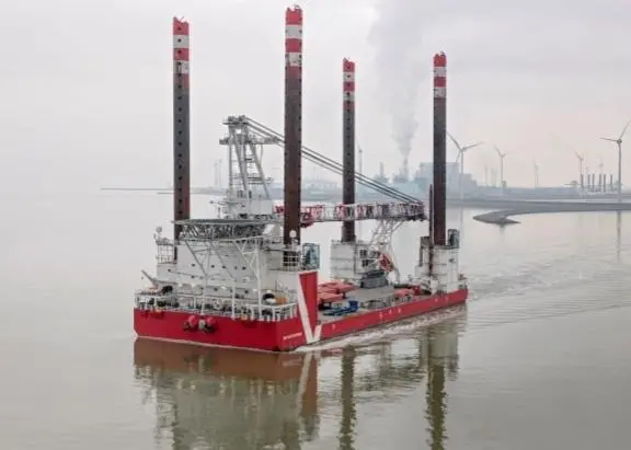 'MPI Enterprise' leaving Rotterdam with the removeable spudcans (red square-shaped units) secured on deck