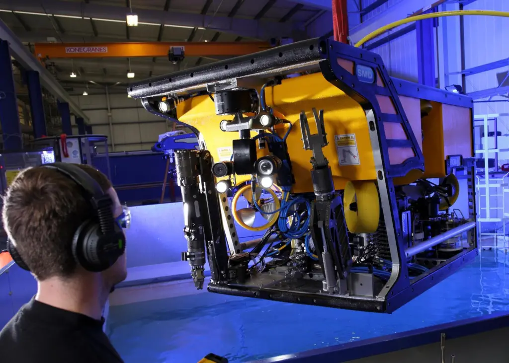 The Atom system is SMD’s lightest work class ROV suitable for offshore power applications, survey and light construction duties