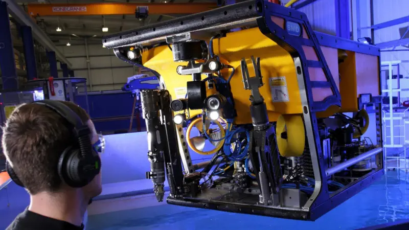 The Atom system is SMD’s lightest work class ROV suitable for offshore power applications, survey and light construction duties
