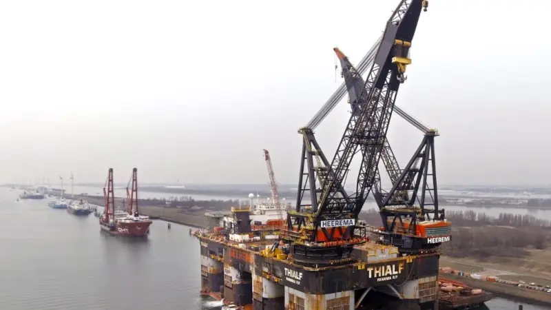 Heerema's crane vessel 'Thialf'