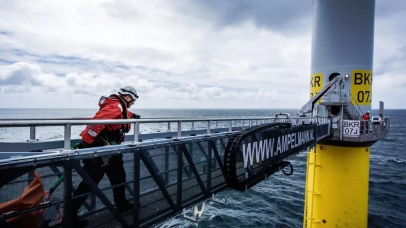 Walk to Work operations are becoming increasingly vital in the offshore renewable industry (Photo: Siemens)