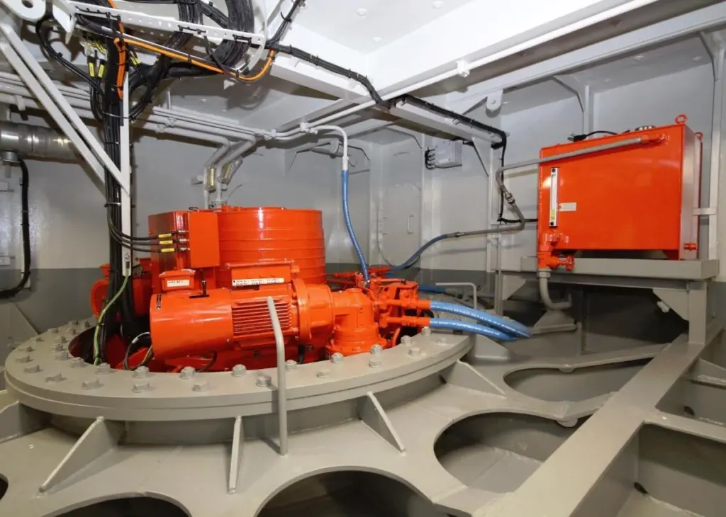 Veth Integrated L-drive uses a water cooled Permanent Magnet (PM) Motor
