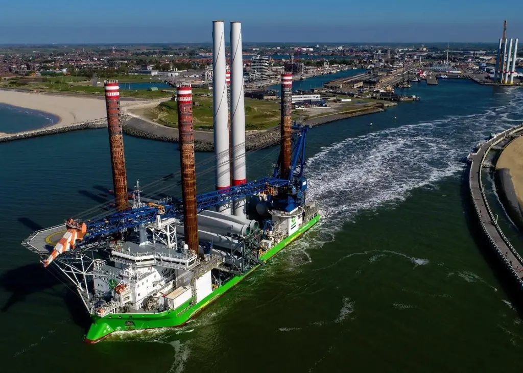 DEME's 'Sea Installer' leaving Ostend