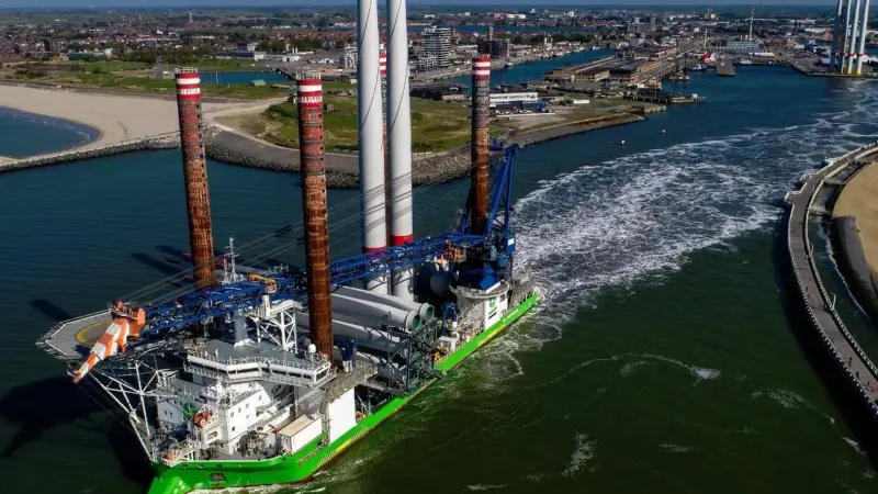 DEME's 'Sea Installer' leaving Ostend