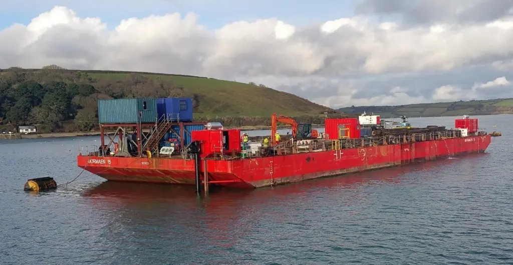 Keynvor MorLift’s multipurpose barge 'Mormaen 15'